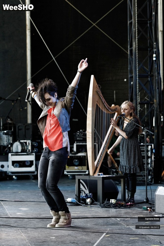 31/32 photos du spectacle Capitaine Divine