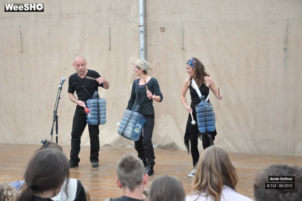 8/19 photos du spectacle Bouteilles percutées