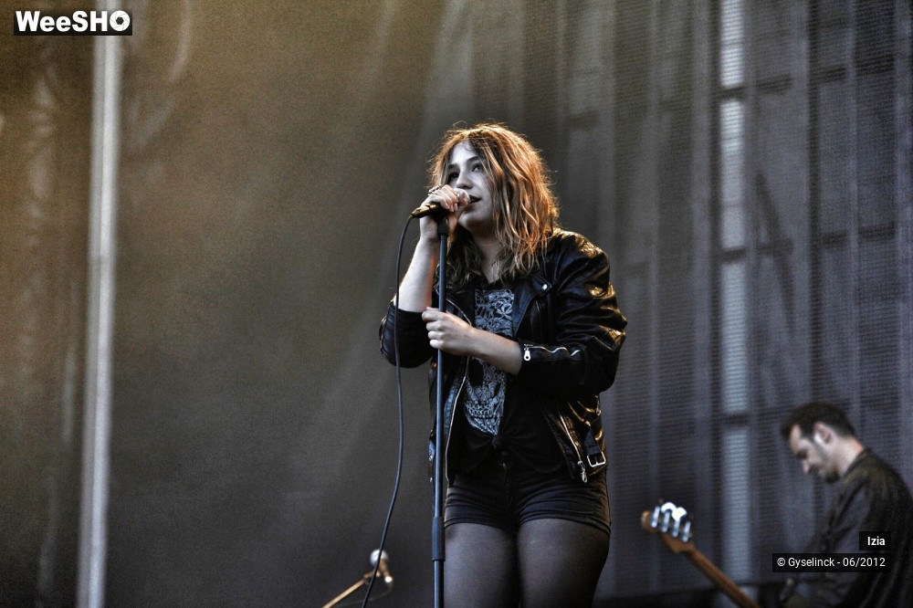 6/33 photos du spectacle Izia