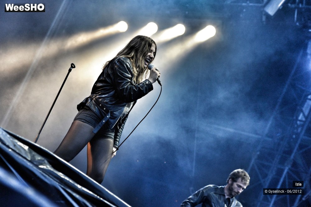 8/33 photos du spectacle Izia