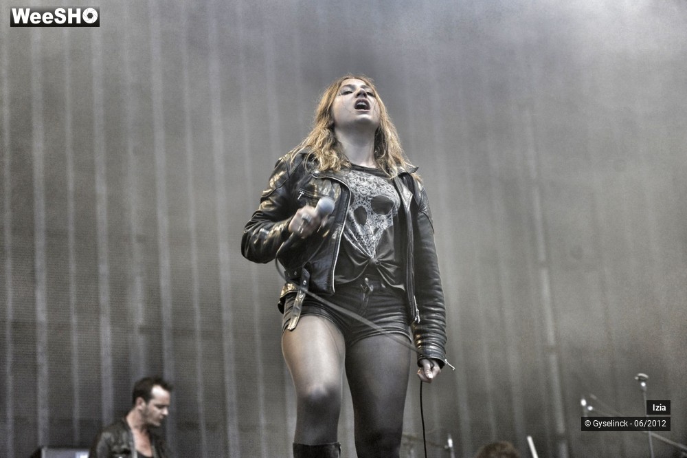 9/33 photos du spectacle Izia