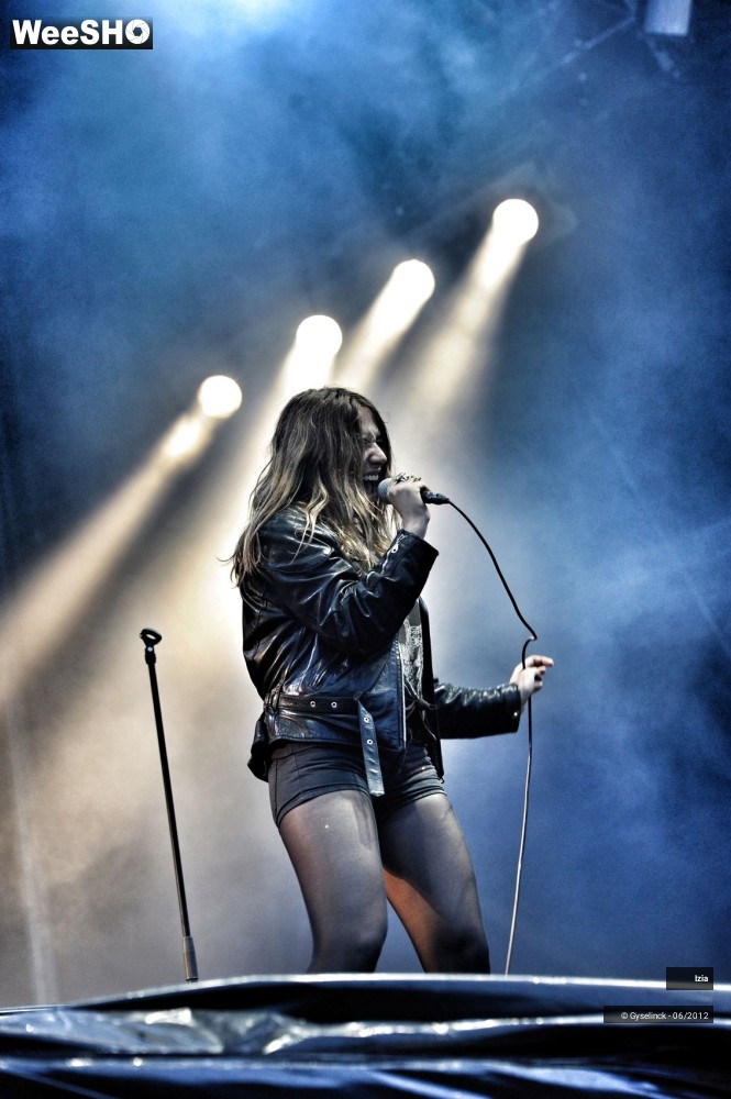 14/33 photos du spectacle Izia