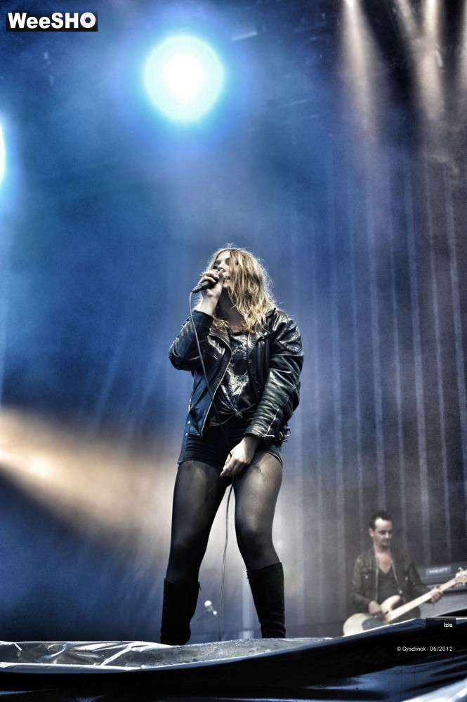 28/33 photos du spectacle Izia