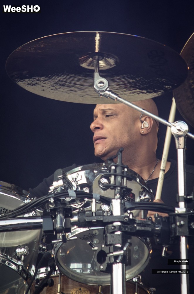 20/30 photos du spectacle Simple Minds