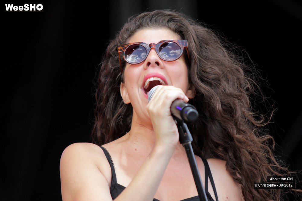 4/40 photos du spectacle About the Girl