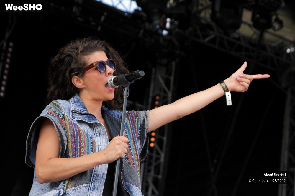 7/40 photos du spectacle About the Girl