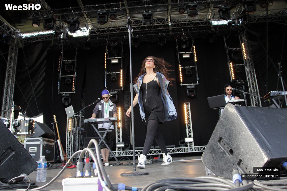 12/40 photos du spectacle About the Girl