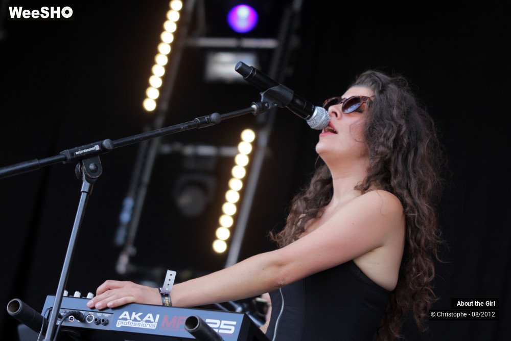 18/40 photos du spectacle About the Girl