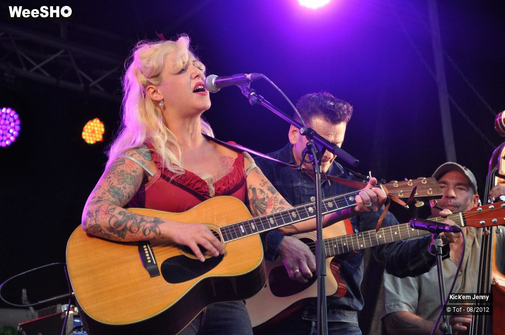 1/32 photos du spectacle Kick'em Jenny  