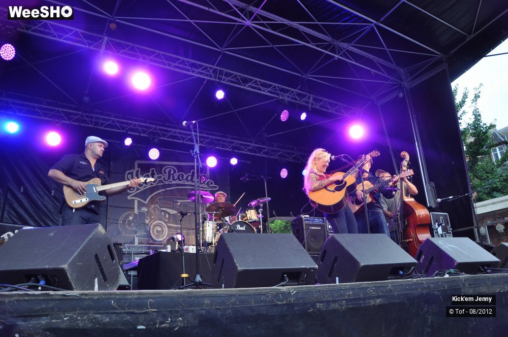 6/32 photos du spectacle Kick'em Jenny  