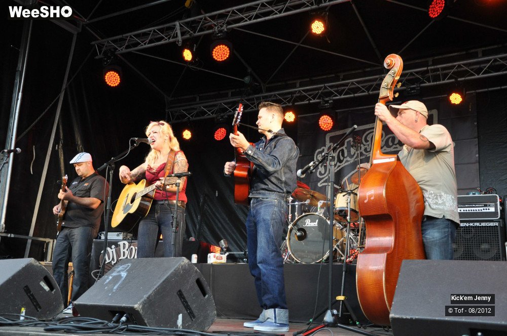 7/32 photos du spectacle Kick'em Jenny  