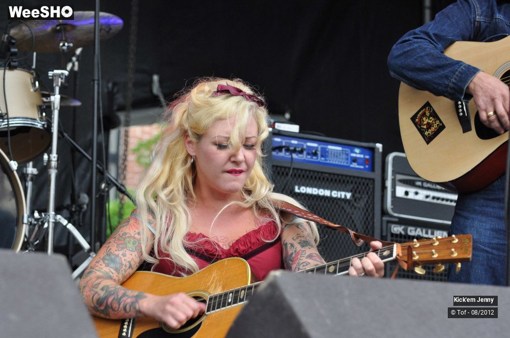 8/32 photos du spectacle Kick'em Jenny  