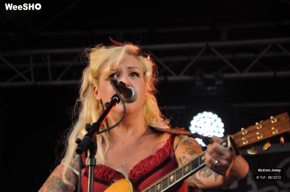 9/32 photos du spectacle Kick'em Jenny  