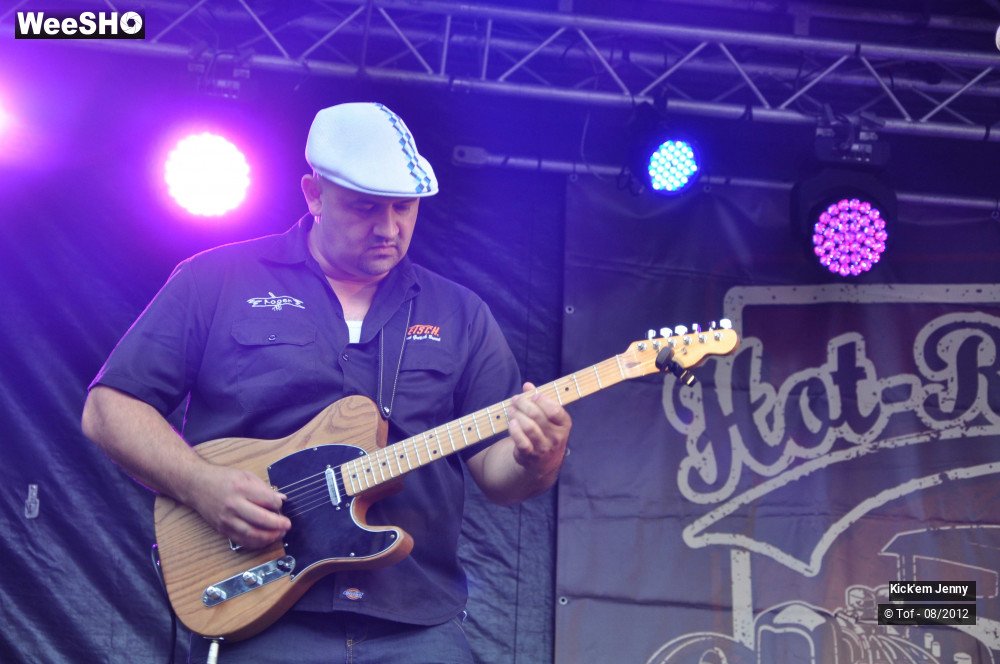 11/32 photos du spectacle Kick'em Jenny  