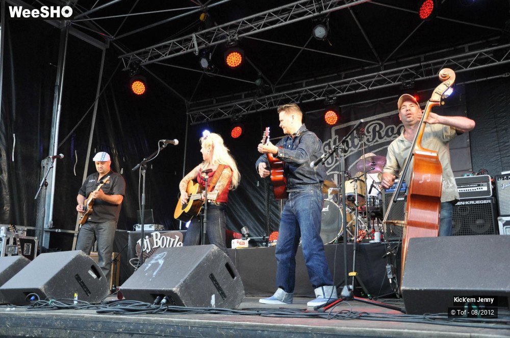 12/32 photos du spectacle Kick'em Jenny  