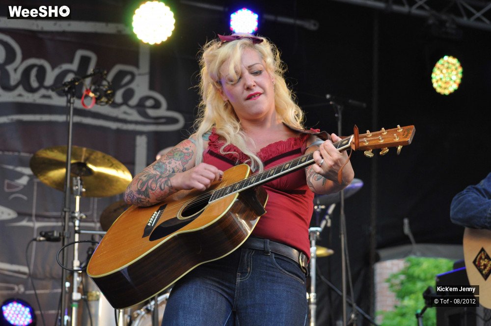 16/32 photos du spectacle Kick'em Jenny  