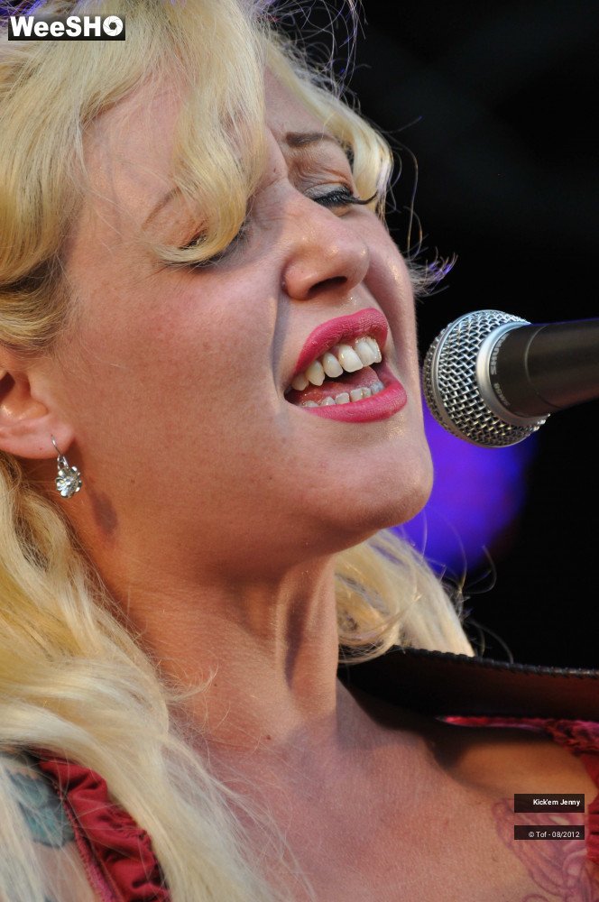 17/32 photos du spectacle Kick'em Jenny  