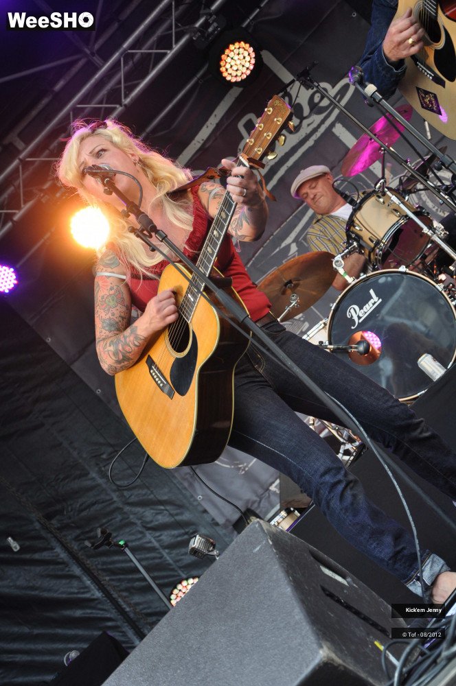 18/32 photos du spectacle Kick'em Jenny  