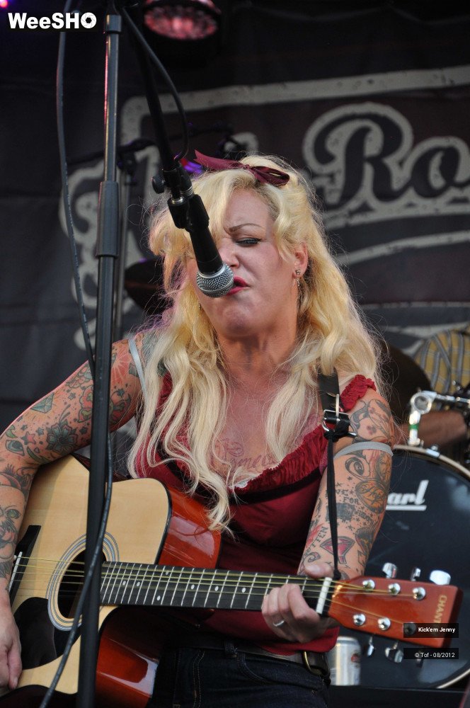 19/32 photos du spectacle Kick'em Jenny  