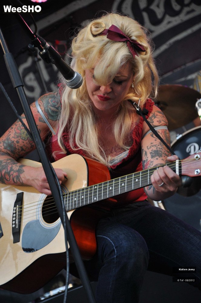 25/32 photos du spectacle Kick'em Jenny  