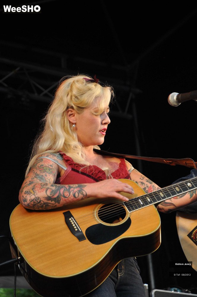 27/32 photos du spectacle Kick'em Jenny  