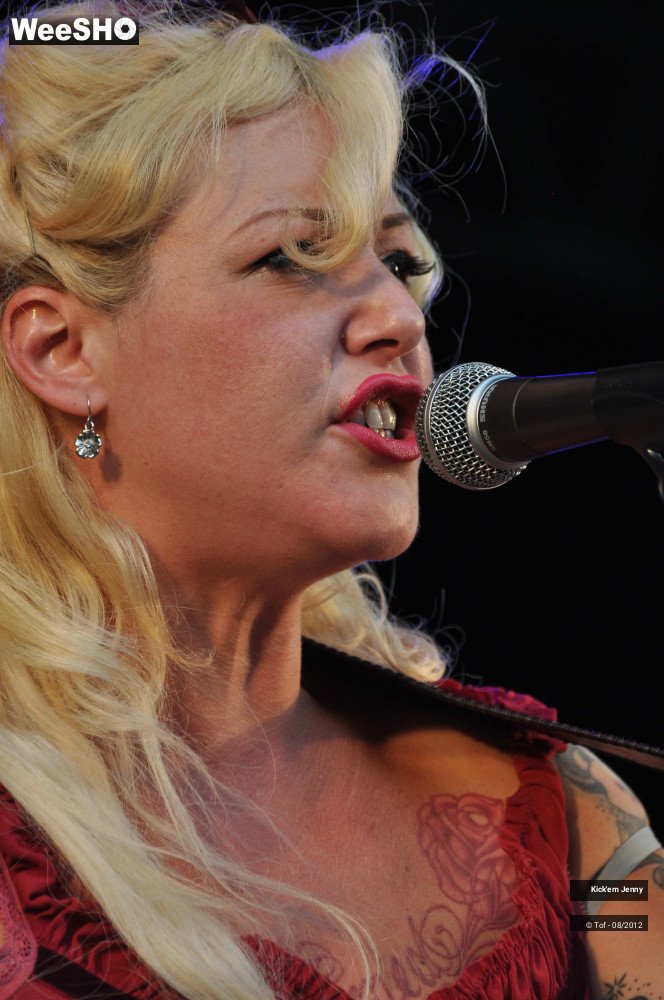 28/32 photos du spectacle Kick'em Jenny  