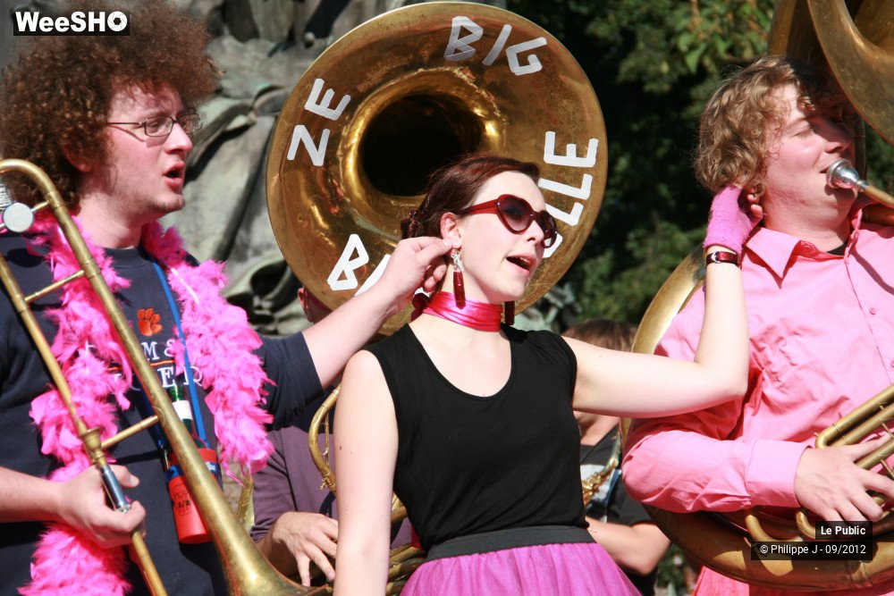 4/46 photos du spectacle La Braderie Ambiance