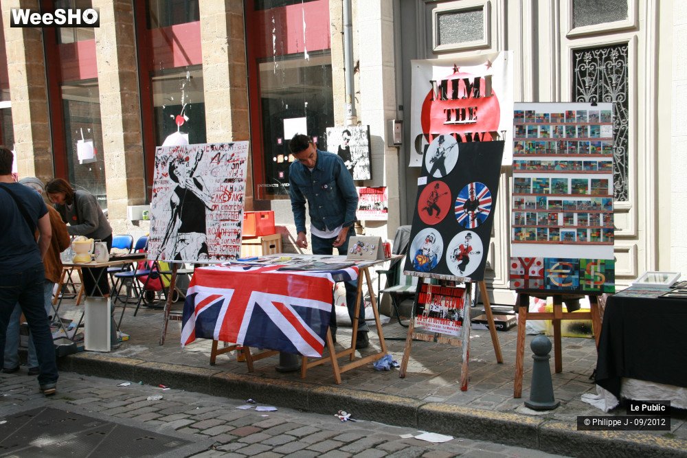 22/46 photos du spectacle La Braderie Ambiance