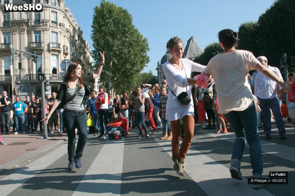 31/46 photos du spectacle La Braderie Ambiance