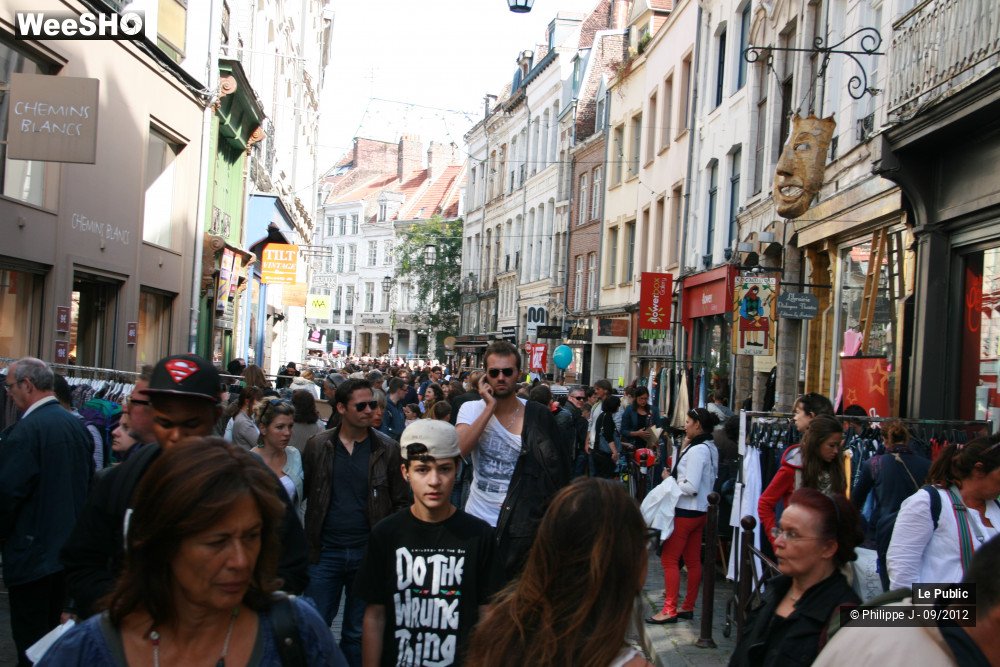 34/46 photos du spectacle La Braderie Ambiance
