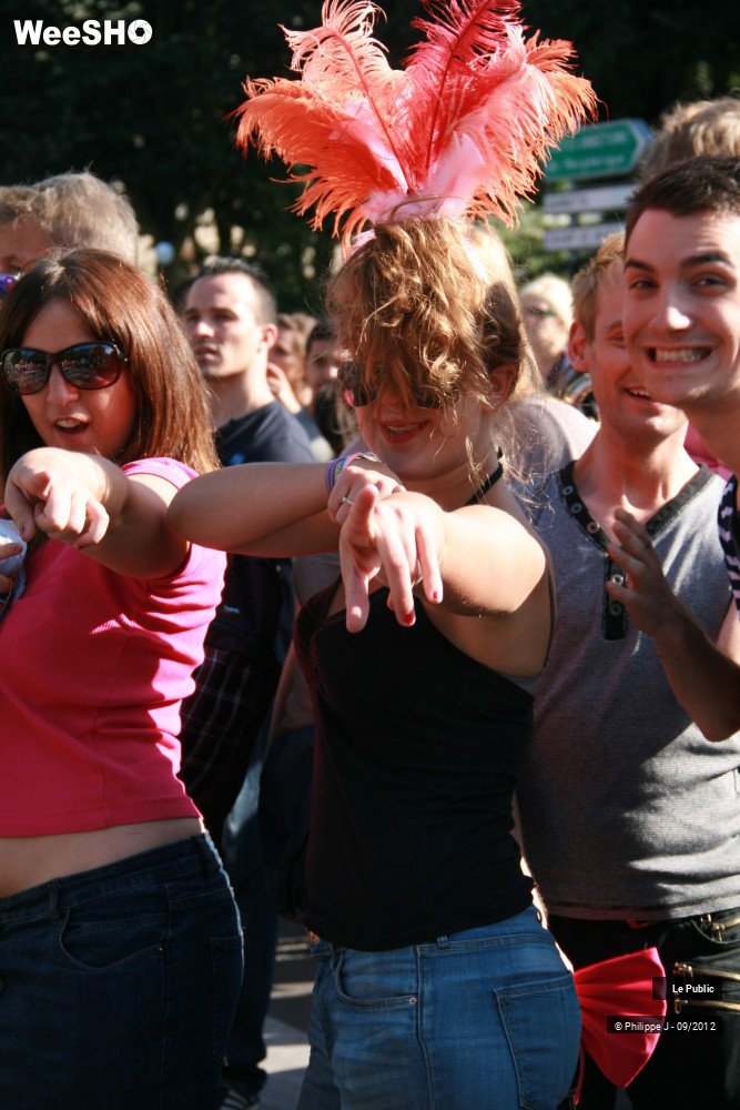 40/46 photos du spectacle La Braderie Ambiance