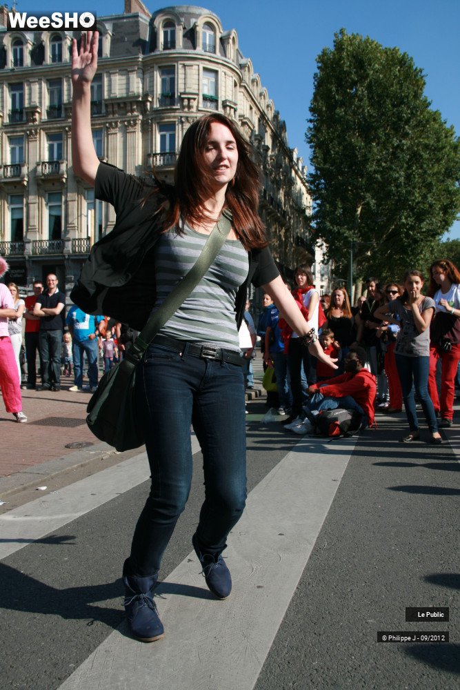 44/46 photos du spectacle La Braderie Ambiance