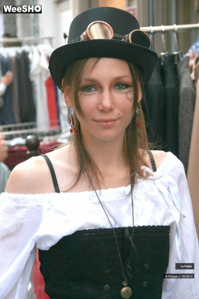 45/46 photos du spectacle La Braderie Ambiance