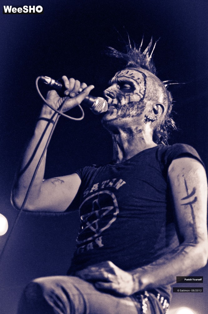 26/27 photos du spectacle Punish Yourself