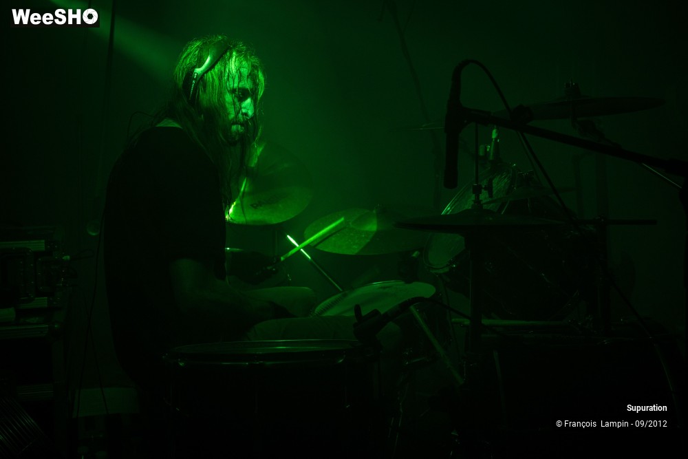 17/28 photos du spectacle Supuration