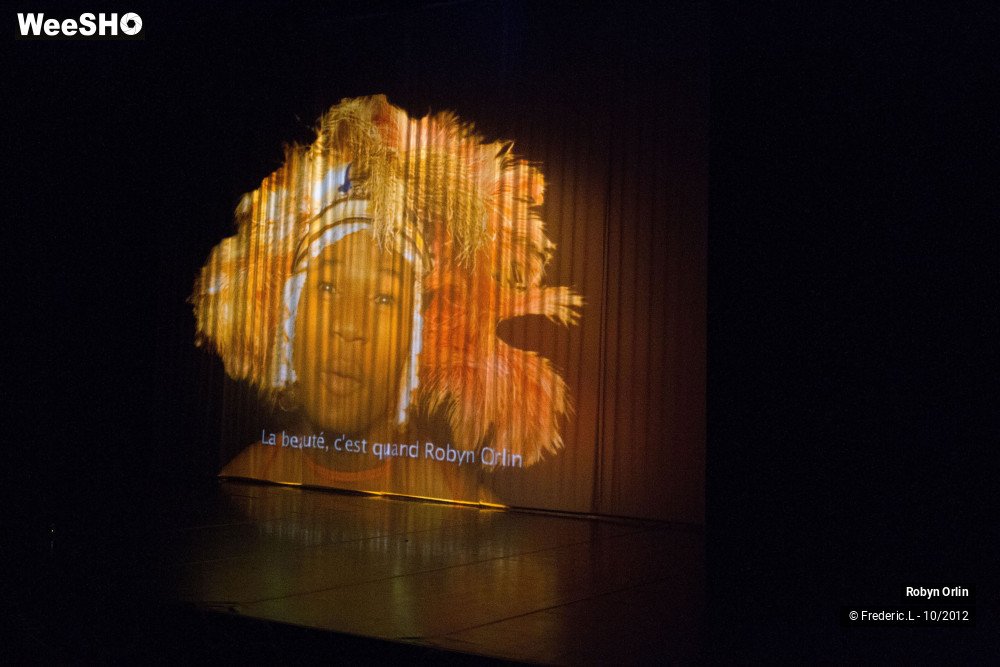 9/42 photos du spectacle Beauty remained for just a moment...