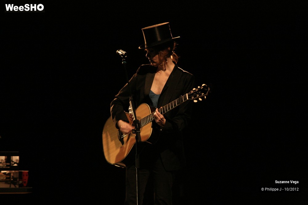 14/14 photos du spectacle Suzanne Vega