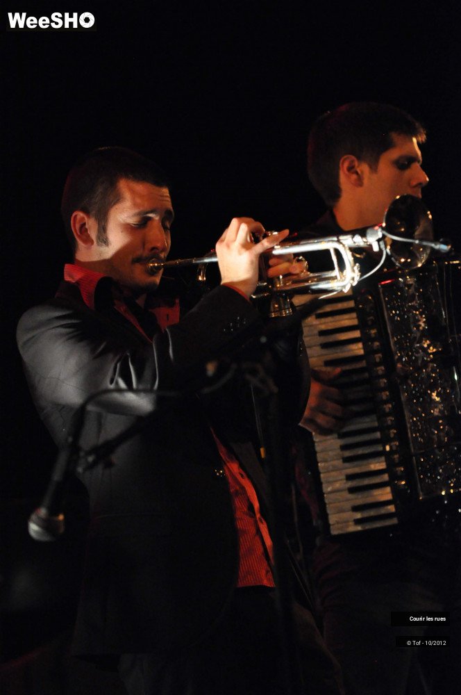 28/37 photos du spectacle Courir les rues