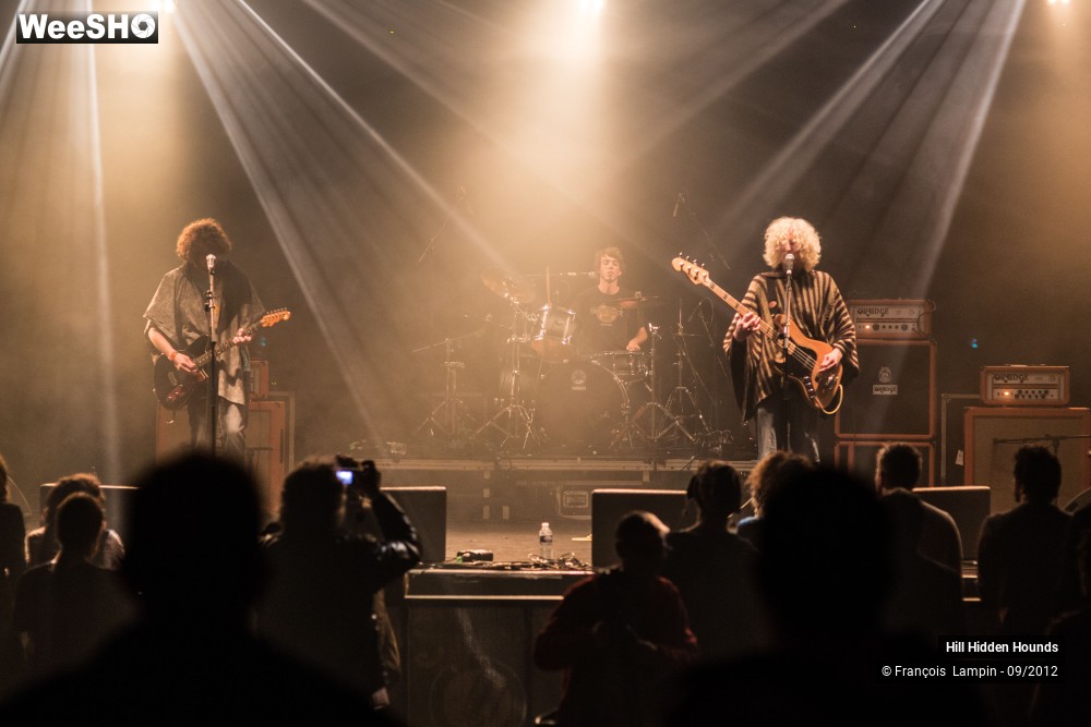 8/23 photos du spectacle Hill Hidden Hounds