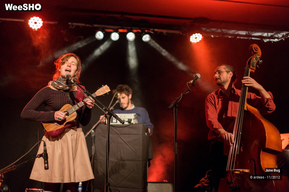 2/30 photos du spectacle June Bug