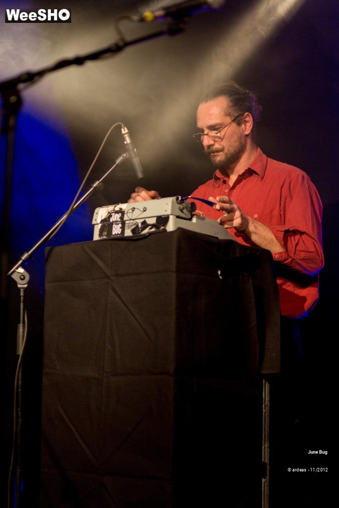 24/30 photos du spectacle June Bug