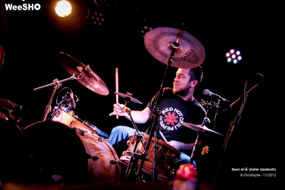 6/45 photos du spectacle Ewen et l'atelier clandestin