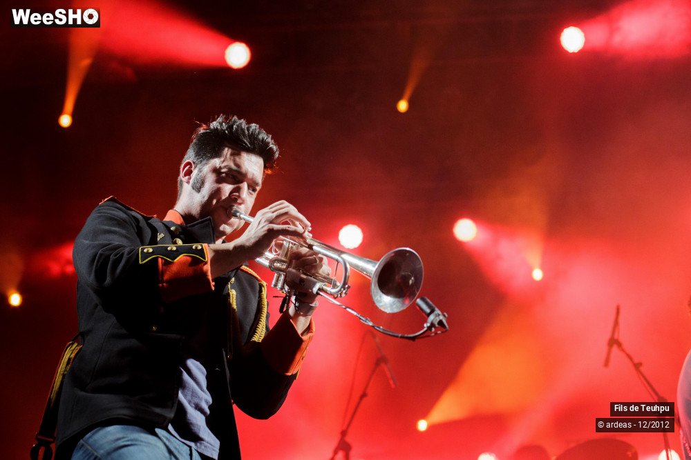 1/32 photos du spectacle Les fils de Teuhpu