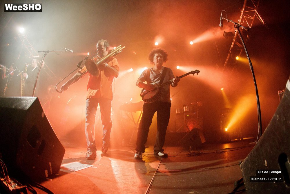 7/32 photos du spectacle Les fils de Teuhpu