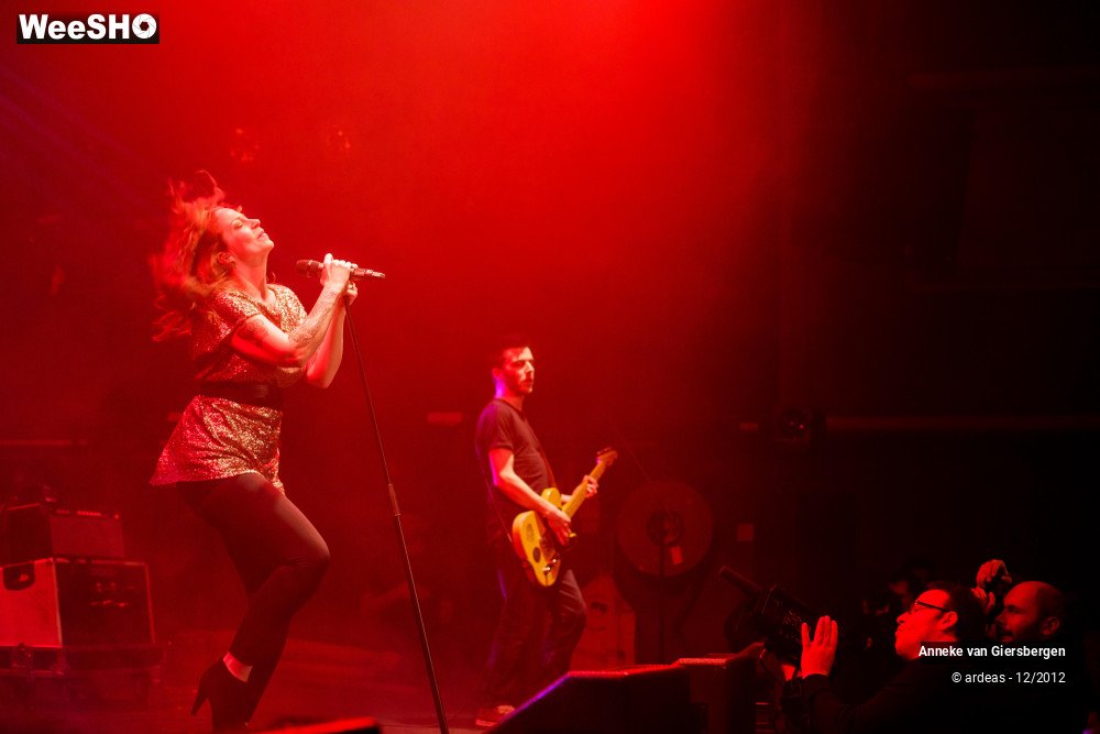 6/40 photos du spectacle Anneke van Giersbergen 