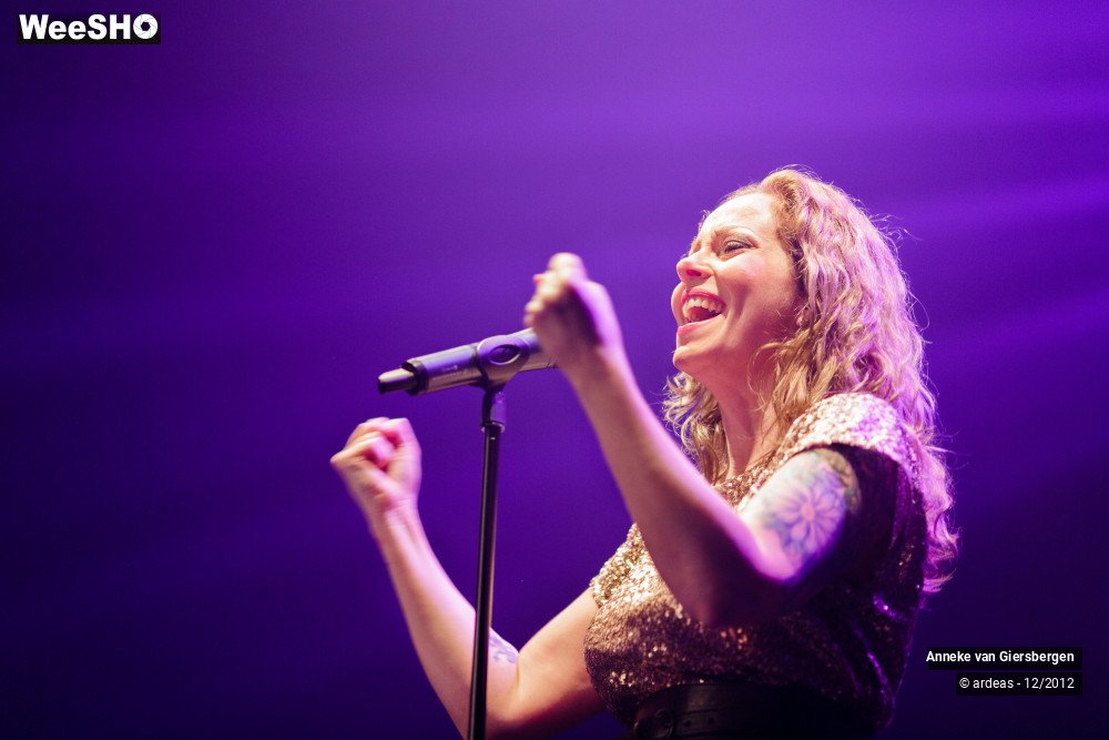 10/40 photos du spectacle Anneke van Giersbergen 