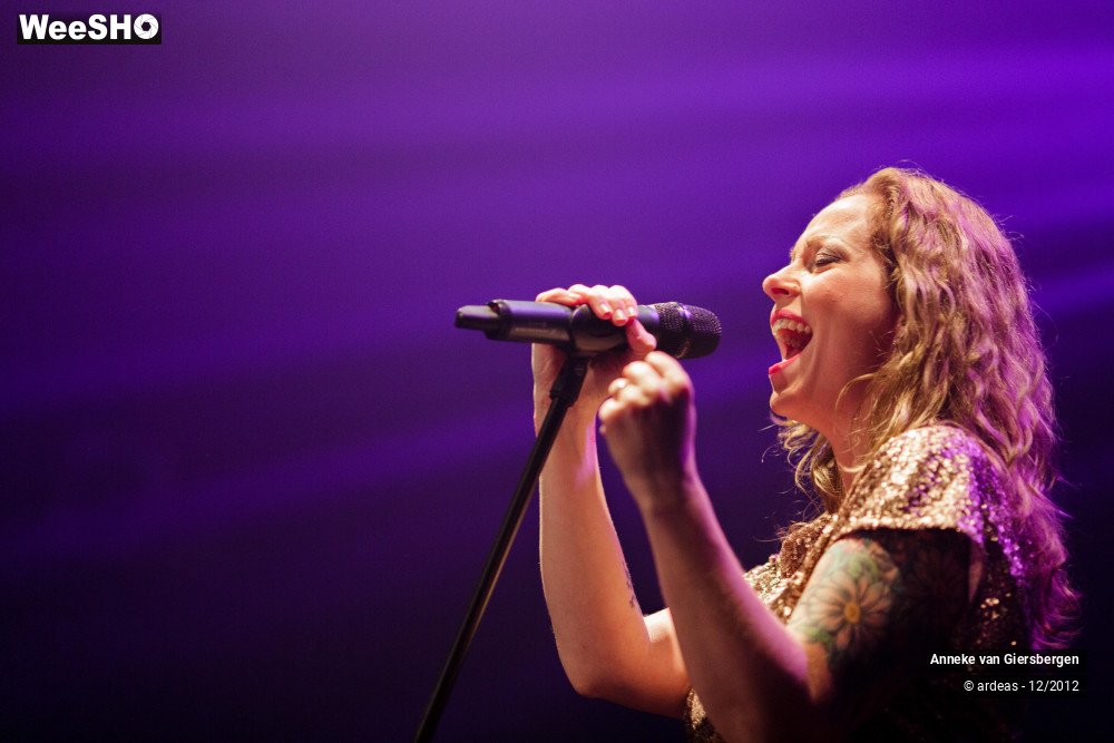 11/40 photos du spectacle Anneke van Giersbergen 