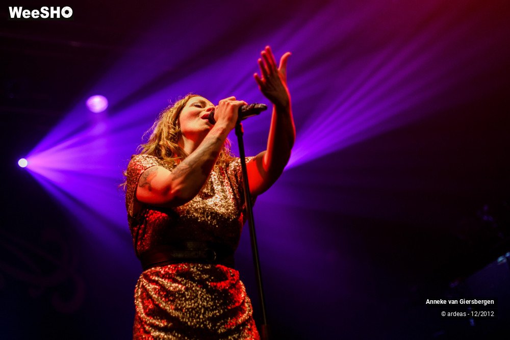 12/40 photos du spectacle Anneke van Giersbergen 