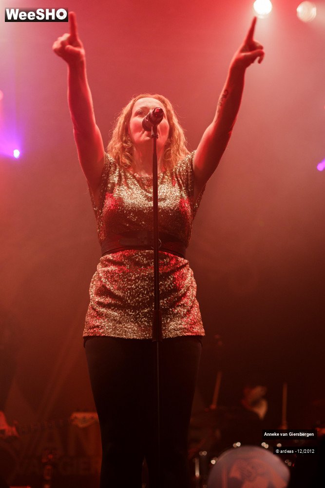 16/40 photos du spectacle Anneke van Giersbergen 