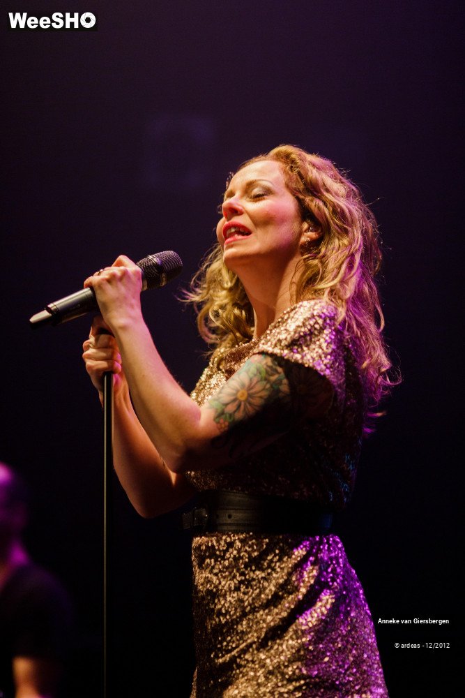 20/40 photos du spectacle Anneke van Giersbergen 